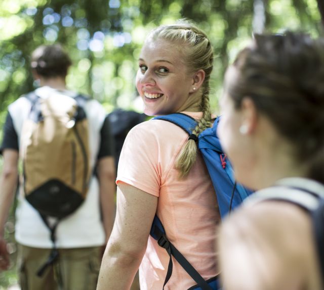 Przeżyj ekscytujące chwile z przyjaciółmi podczas wędrówek po Allgäu, Berchtesgadener Land lub Tyrolu. Hotele Explorer w Niemczech i Austrii oferują idealne zakwaterowanie, w tym śniadanie, saunę i siłownię.
