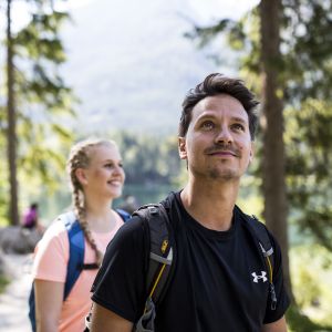 Auf der Explorer Wall findest Du Wandertipps rund um das Explorer Hotel Berchtesgaden in Bayern. Rund um Deine Unterkunft in Deutschland gibt es viele Wege durch Wälder, Wiesen und auf Berge.