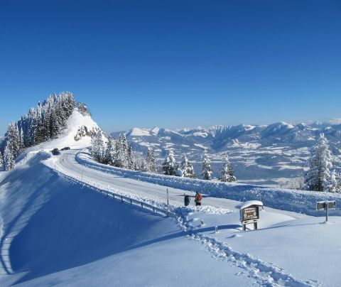 A great destination in winter and summer is the scenic and winding panoramic road in the Berchtesgadener Land.