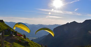 Gleitschirm Flieger starten am Zeigersattel