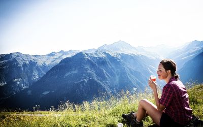 Früh morgens aufstehen, und das Frühstück bei Sonnenaufgang auf dem Gipfel genießen - das sind die besonderen Momente des Lebens.