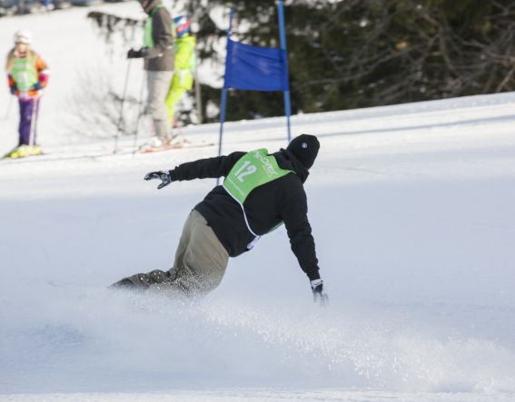 Snowboard-Rennen in Nesselwang Abwechslungsreicher Akitvurlaub für Jung und Alt auf gut präparierten Skipisten in Nesselwang, Pfronten, Oberstdorf im Allgäu. Wann buchst Du Deinen Winterurlaub im Explorer Hotel in Deutschland?