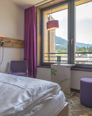 Von unseren Explorer Hotels aus bist du nur einen Katzensprung entfernt von der Natur und deinem nächsten großen Abenteuer. Und mit diesem fantastischen Ausblick von unseren stylishen Design-Zimmern aus, startest Du gleich frisch erholt und gut gelaunt in den Tag.