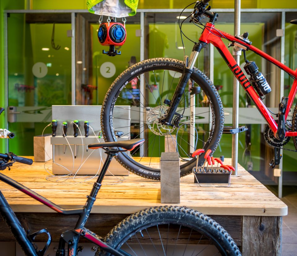 At our workbenches, you have the opportunity to give your bike completely new capabilities, making your next tour even more exciting!