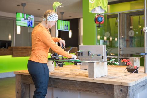 Dzięki naszym szafkom sportowym i stołom warsztatowym będziesz idealnie wyposażony na wszystkie swoje przygody. Nic nie stanie na przeszkodzie Twoim wakacyjnym przygodom!