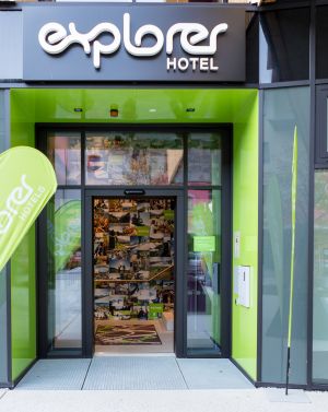 Willkommen im Explorer Hotel Zillertal. Trete ein und tauche ein in die grüne Explorer Welt!