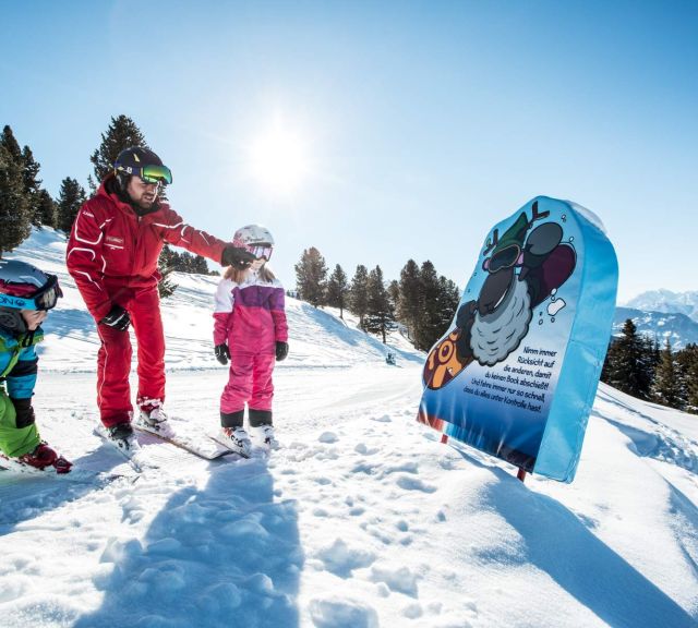 Az Ötztal-völgy rengeteg szórakozást ígér a hóban az egész családnak. A síelés kicsiknek és nagyoknak egyaránt igazi csemege.