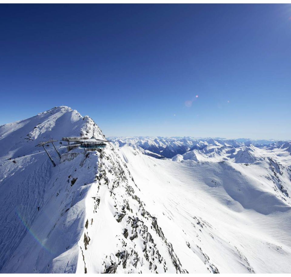 La région d'Obergurgl-Hochgurgl, dans la vallée de l'Ötztal, offre un panorama montagneux absolument magnifique. Par temps ensoleillé et sous un ciel d'un bleu limpide, la vue est à couper le souffle.