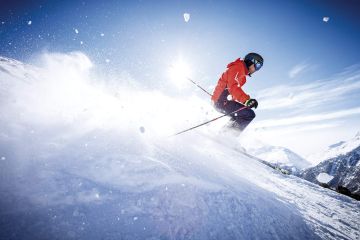 Blauer Himmel, strahlender Sonnenschein und weiß glitzernder Pulverschnee. Was gibt es herrlicheres für einen Tag auf der Piste?