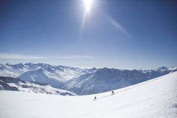 Bei diesem herrlichen Panorama wird der Skitag zum Genuss. Was kann es schöneres geben, als bei strahlendem Sonnenschein die Pisten hinunterzuwedeln?