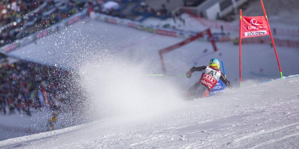 Rasante Abfahrt beim Skiweltcup in Sölden
