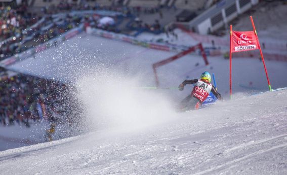 Rasante Abfahrt beim Skiweltcup in Sölden