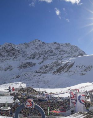 Skiweltcup in Sölden bei strahlendem Sonnenschein