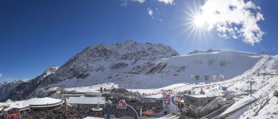 Skiweltcup in Sölden bei strahlendem Sonnenschein