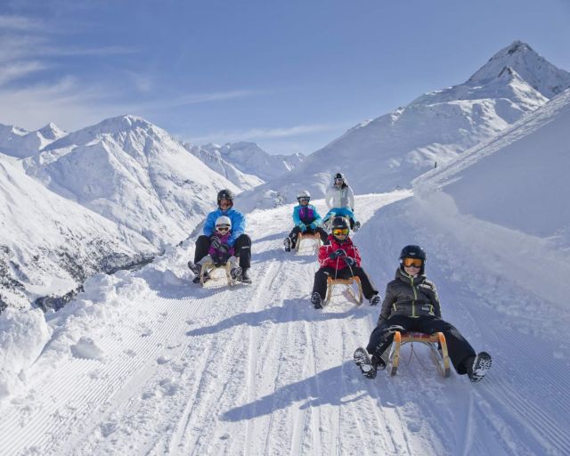 Une descente en luge palpitante à travers le paysage hivernal scintillant de Vent ravira tous les amateurs de sports d'hiver. Petits et grands, plaisir garanti ! Et un panorama à couper le souffle est offert gratuitement.