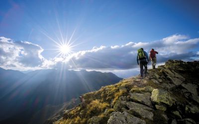 Der Wilhelm-Oltrogge-Weg führt fast immer zwischen 2.000 und 3.000 Meter Seehöhe an der Ostseite hoch über dem vorderen Ötztal entlang. Immer wieder gibt es dort herrliche Szenenwechsel mit tollen Panorama- und Tiefblicken.