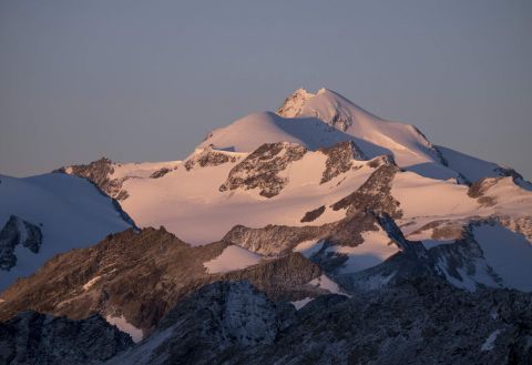 Wildspitze je s výškou 3 768 metrů nejvyšší horou Severního Tyrolska a Ötztalských Alp. Po Großglockneru je druhou nejvyšší horou Rakouska.