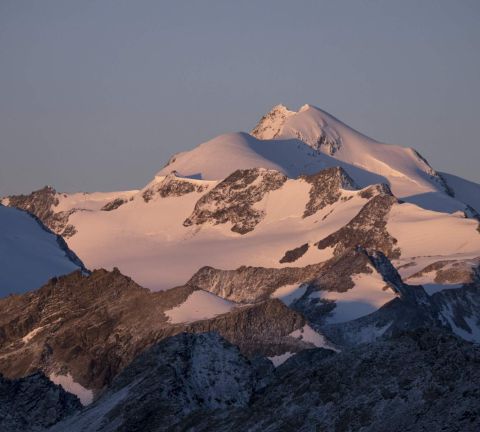 Met 3768 meter is de Wildspitze de hoogste berg van Noord-Tirol en de Ötztaler Alpen. Na de Großglockner is het de op één na hoogste berg van Oostenrijk.