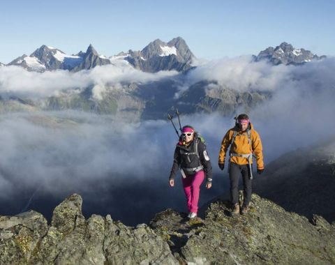 De Mainzer Höhenweg is een uitdagende hoogalpiene route in de Ötztaler Alpen. Hij loopt van de pas boven de Braunschweigerhütte naar de Rüsselsheimerhütte. Bij goede omstandigheden duurt de wandeling ongeveer 10 uur.