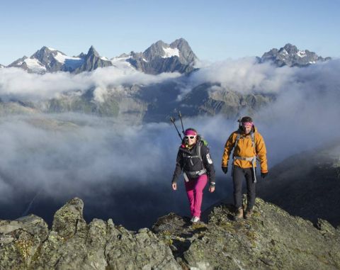 The Mainz High Trail is a challenging high-alpine trail in the Ötztal Alps. It leads from the pass above the Braunschweiger Hut to the Rüsselsheimer Hut. In good conditions, the hike takes about 10 hours.
