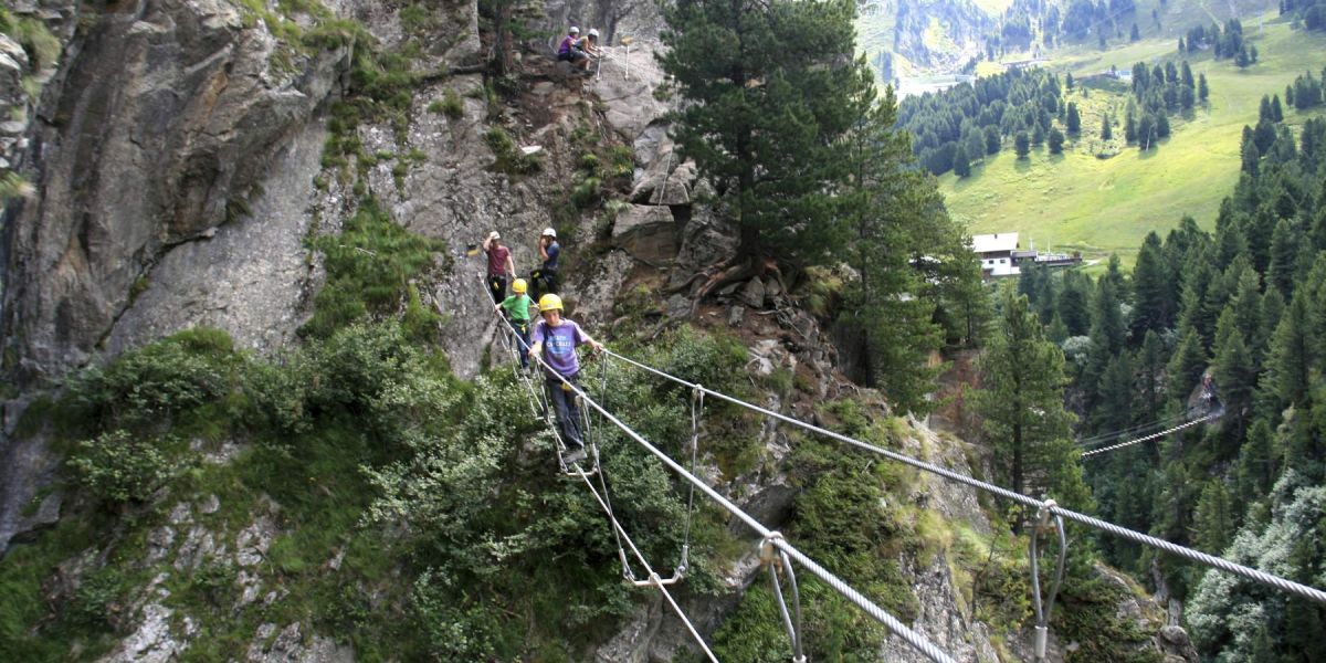 Obergurgler Klettersteig Der Obergurgler Klettersteig ist eine fantastische Steiganlage direkt bei Obergurgl. Ein sehr schöner Talklettersteig mit einigen Action-Elementen wartet hier auf Dich!