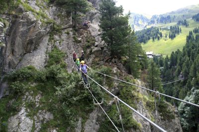 Obergurgler Klettersteig Der Obergurgler Klettersteig ist eine fantastische Steiganlage direkt bei Obergurgl. Ein sehr schöner Talklettersteig mit einigen Action-Elementen wartet hier auf Dich!