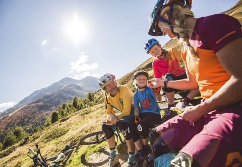De Rettenbachalm Trail bij Sölden biedt eindeloos fietsplezier voor het hele gezin. De Enduro Trail biedt spannend rijplezier voor alle leeftijden.
