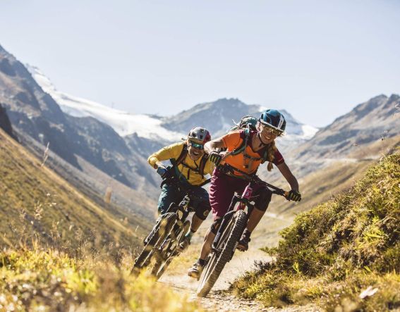 Auf den unzähligen Bikerouten im Ötztal kommen Mountainbike-Fans auf ihre Kosten. Bike-Spaß für Jung und Alt garantiert!