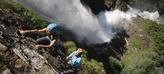 Direct bij de indrukwekkende Stuibenwatervallen ligt de Stuibenfall via ferrata. Een prachtige en niet al te moeilijke via ferrata, gegarandeerd plezier voor iedereen.
