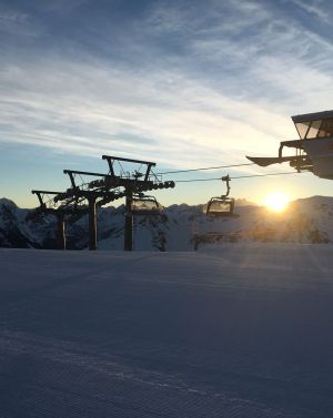 Nova Discesa esclusiva su piste appena battute con guide esperte