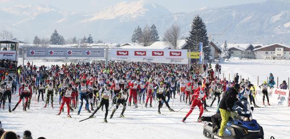 Massenstart beim Koasalauf in St. Johann in Tirol