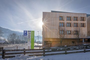 Moderní Explorer Hotel Zillertal se nachází jen pár minut chůze od vstupu do lyžařského střediska Hochzillertal-Hochfügen.