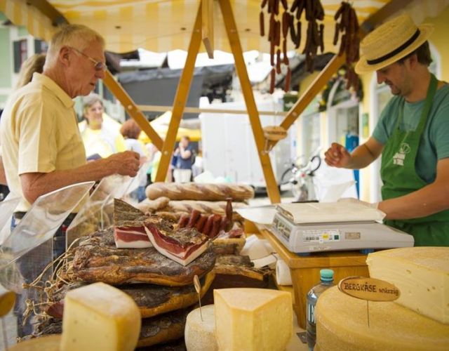 Szent Johann heti piac A képet csak a St. Johann rendezvényekhez használd!!!
