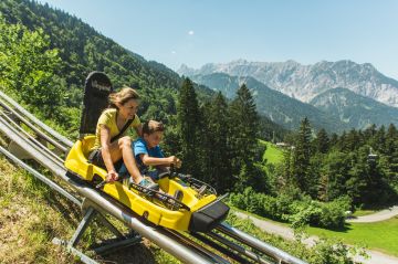 Mit dem Alpine Coaster am Golm den Berg hinuntersausen