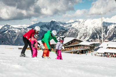 Skifahren-mit-Familie-Bewegungsberg-Golm-Montafon-Christoph-Schoech (2)