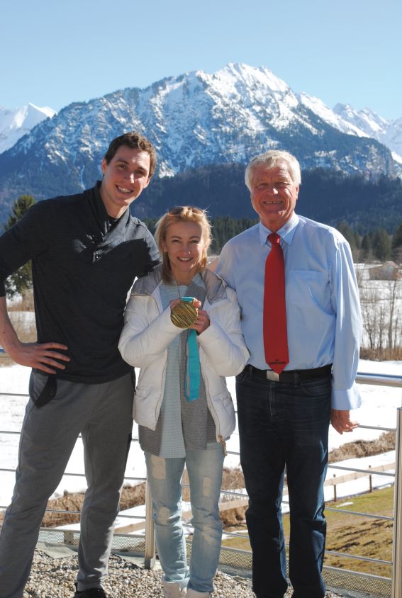 ECO-Präsident Harald Löffler mit den Olympiasiegern und Weltmeistern Aljona Savchenko & Bruno Massot