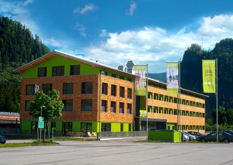 The Explorer Hotel in Hinterstoder offers the perfect base for enjoying summer in Upper Austria. Whether you're riding an e-bike, mountain bike, or road bike, everything's possible.