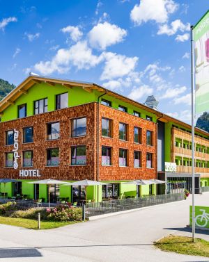 Hotel Explorer v Hinterstoderu nabízí ideální základnu pro letní pobyt v Horním Rakousku. Ať už jezdíte na elektrokole, horském kole nebo silničním kole, všechno je možné.