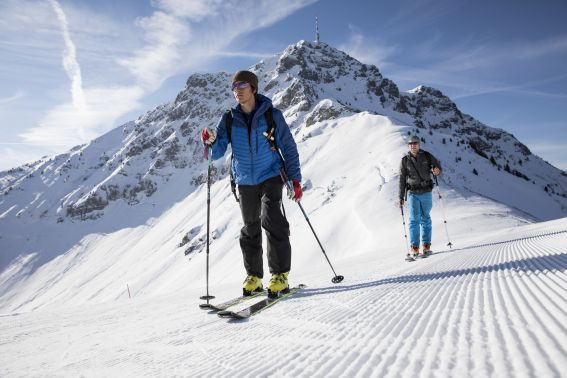 Beim Skitouren erlebst Du die Berge auf eine ganz besondere Art und Weise