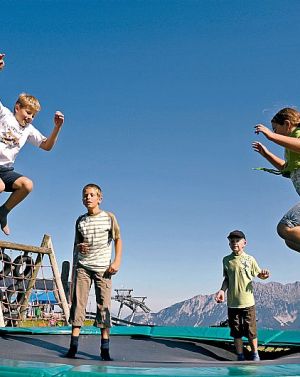 Ganz viel Fun & Action erwartet Groß und Klein in der KaiserWelt Scheffau. Jemand Lust auf Trampolin springen? ;)