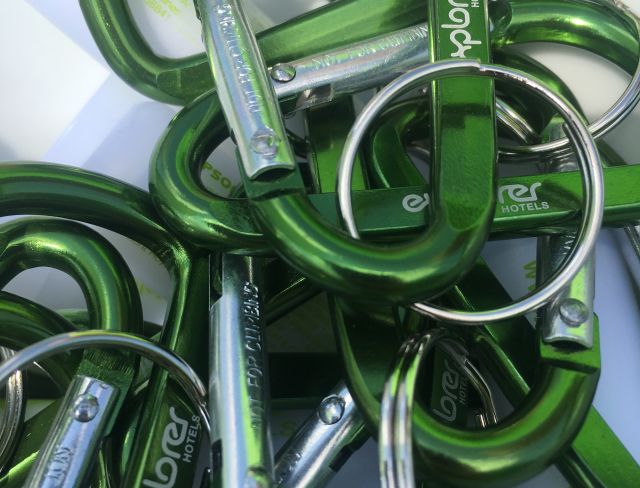 Explorer Hotels carabiner for optimal key hold Unfortunately, the small carabiners are not suitable for climbing, but they add value to any key.