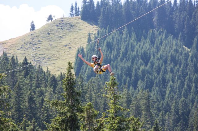 Direkt vor dem Explorer Hotel Neuschwanstein in Nesselwang kannst Du die Alpspitze erklimmen und von oben mit dem AlpspitzKICK wieder hinuntersausen.