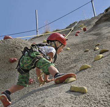 Action am Kinderklettergarten Spieljoch