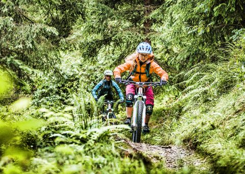 Podbijaj szlaki singletrack w Montafon. Samodzielnie lub z przewodnikiem dla początkujących.
Rozpocznij swoje wakacje odkrywcze już teraz w hotelu Explorer Montafon.