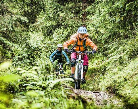 Conquer the single-track trails in Montafon. Either on your own or with a guided tour for beginners.
Start your discovery holiday now from the Explorer Hotel Montafon.