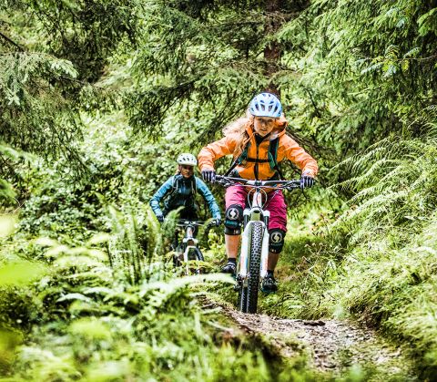 Verken de singletracks in Montafon. Op eigen houtje of met een beginnersgids.
Begin je ontdekkingsreis nu vanuit het Explorer Hotel Montafon.