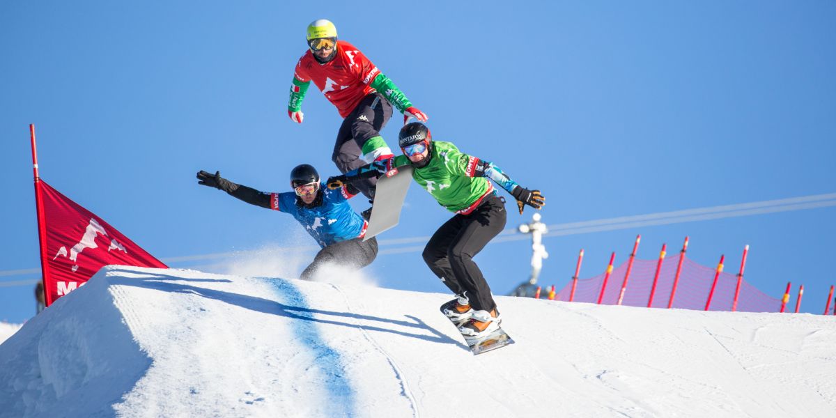 Schaue bei Deinem Skiurlaub in der Silvretta Montafon den den Snowboard Crossern bei ihren gewagten Runs zu.