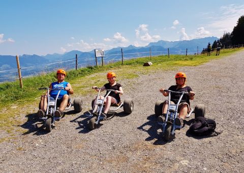 Akce při jízdě na motokárách na Hörnerbahn v Allgäu.