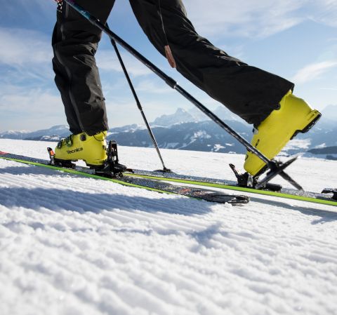 Lors de votre séjour hivernal en Autriche, ne manquez pas de faire du ski de randonnée dans les Alpes de Kitzbühel. Vous pourrez également louer le matériel nécessaire sur place.