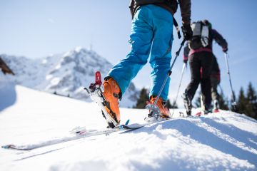 In der Gruppe machen Anfänger schnell Fortschritte bei der Skitour.